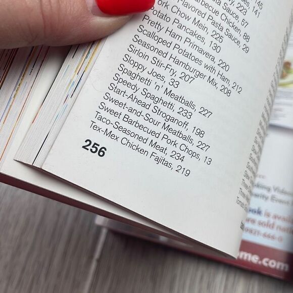 Reader's Digest Taste of Home: Freezer Pleasers Cookbook - Picture 8 of 8